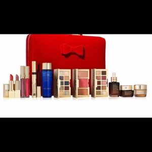 33-piece Estée Lauder Beauty Essentials Set